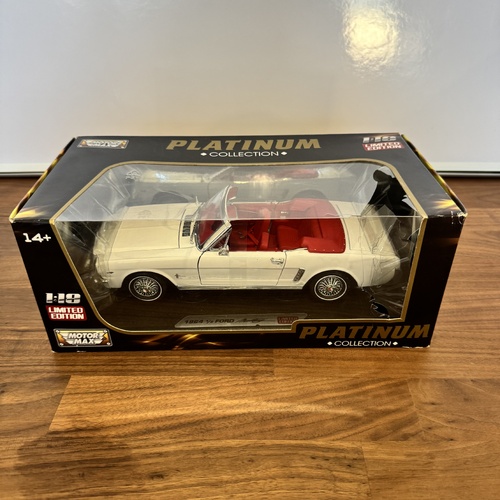 Motormax 1964 Ford Mustang White 1:18 Diecast Model Car