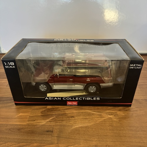 Sun Star Mitsubishi Pajero 1:18  Diecast Model Car