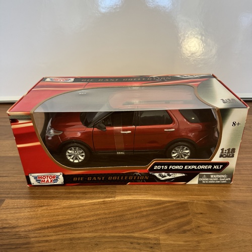 Motormax 2015 Ford Explorer XL 1:18 Diecast Model Car