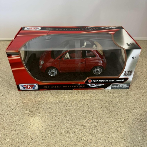Motormax Fiat Nuova 500 Cabrio 1:18 Diecast Model Car